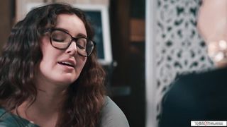 Shemale Emma Rose bangs her gf in cafe