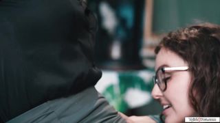 Shemale Emma Rose bangs her gf in cafe