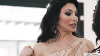 Shemale lets her bff fuck her right now