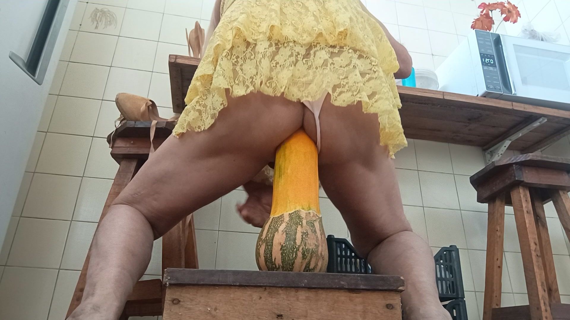 crossdresser arrombando o cu 19