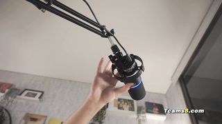 Gorgeous Latina trans fuck her asshole with dildo