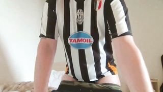 Way #1 of how to masturbate: Using BOTH HANDS