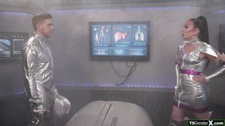 Space captain anal fucking a trans alien