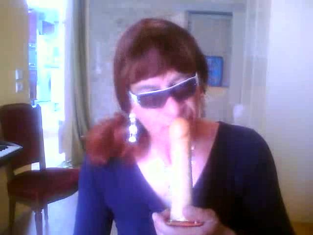 Marine11du17 sodo et gorge profonde avec un gode