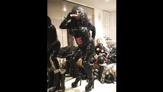 Roxina2007VerySexyEbonyDoll250207XL.WMV