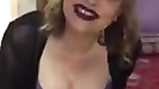 Thick milky cougar frolicking her shecock
