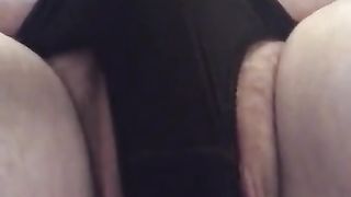 Nutting by stimulating my clitty