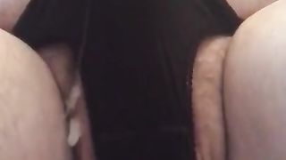 Nutting by stimulating my clitty