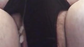 Nutting by stimulating my clitty