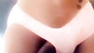 Hermosa t-girl rubia en lenceria