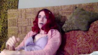 Khloe Pet Sissy CD wanks before couch PREVIEW