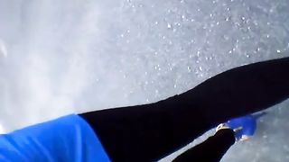 Celia cross travesti balade en ville a une gare