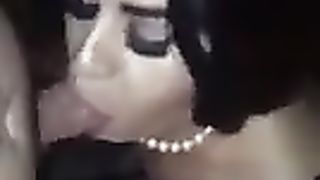 Rica mamada de hermosa shemale