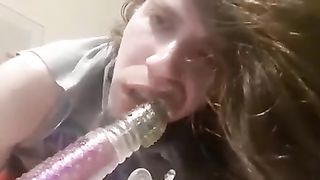 Lovelylilush vibrates in culo