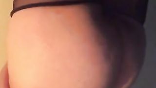 bigg booty cros disrobe