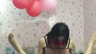 国产 精品 骚气人妖穿着网袜约炮男的JJ太大不敢让插只好相互打飞机