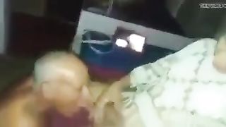 Patricia mandado ele velinho mamar tudo