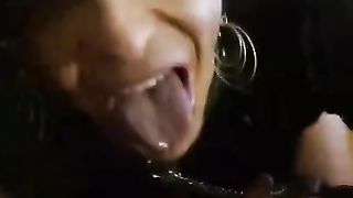 Sexychantal amusiert sich mit einem geilen Hengst