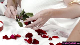 Stranger arrives and fucked by shemale