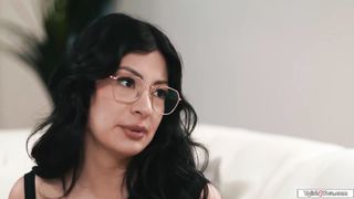 Babe cant take eyes off trans contractor