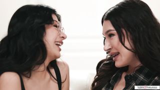 Babe cant take eyes off trans contractor