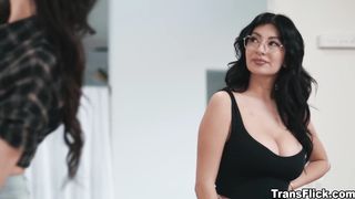 Cami Strella gets flirty with Andylynn Payne