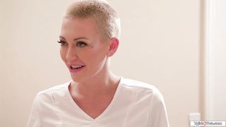 Masseuse oils up both cocks to jerk off