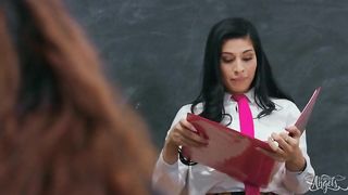 Ale Sco Gets Rou Ana Poun In Scho