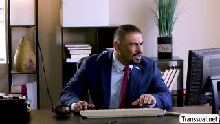 Lecturer without a condom pokes TRANSSEXUAL daughters-in-law raw bung (Draven Navarro)