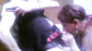 Marine11du17 suce Isabelle