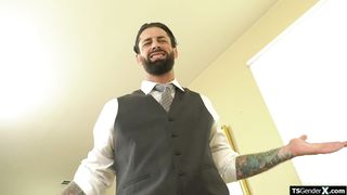 Teen shemale Itzel Saenz wants to fuck