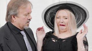 TRANSSEXUAL F0xxy Fuck3ry 4t Th3 Fun3r4l Stocking Super-hot Trans