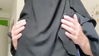 Fatima cumming in Burka