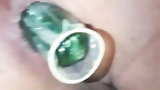 jugando con mi pepino:3