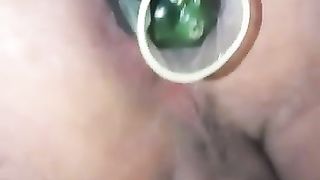 jugando con mi pepino:3