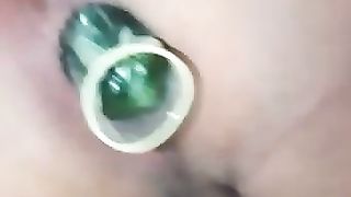 jugando con mi pepino:3