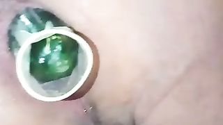 jugando con mi pepino:3