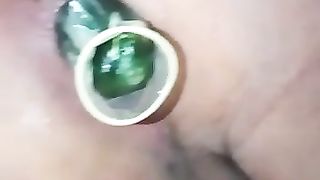 jugando con mi pepino:3