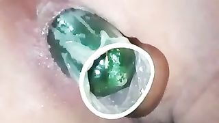 jugando con mi pepino:3