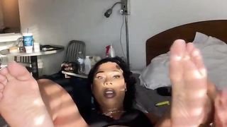 JUST A TRANSSEXUAL WHO LOVE FROLICKING IN HER CREVICE ️