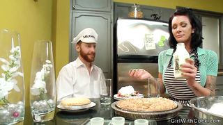 Milkman fellates ladyboys rod in kitchen