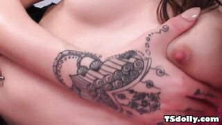 TRANSSEXUAL Vixxen Princess frolicking her backside