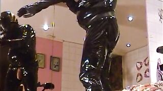 Roxina2000BikerWankerCumming100202XL.WMV