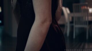 Sis Dark haired Kate Zoha