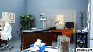 Fat booty Trans physician bumfuck penetrated by her patient