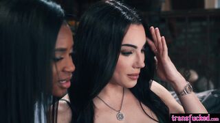 Big ass black babe Nicole Kitt gets fucked by horny tranny Ariel Demure