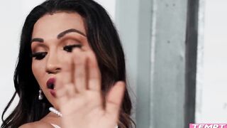 Modern Gal on International Biz Search By Insatiable Security and Leisurely Investigate Her Magnificent Figure