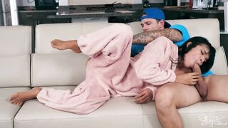 Gamer She-male Perceives Insane