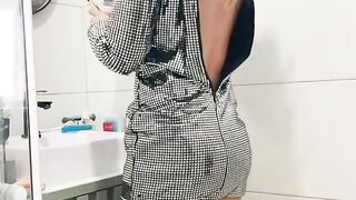 I called my married neighbor to help me zip up my sundress, but he concluded up munching my vagina.