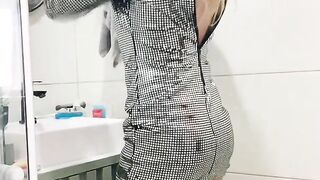 I called my married neighbor to help me zip up my sundress, but he concluded up munching my vagina.